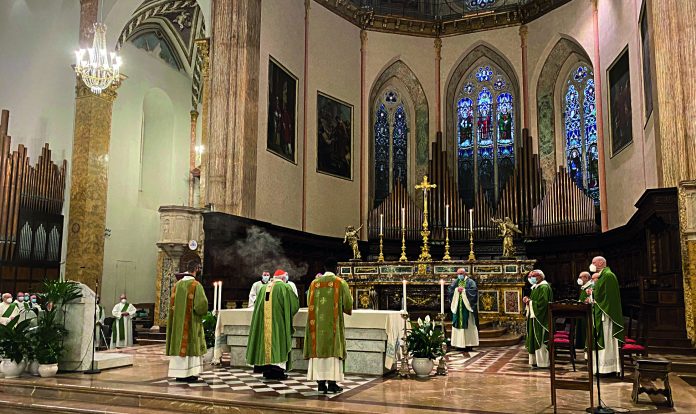 celebrazione d'inizio del cammino sinodale in cattedrale messa cardinale Bassetti 17 ottobre 2021