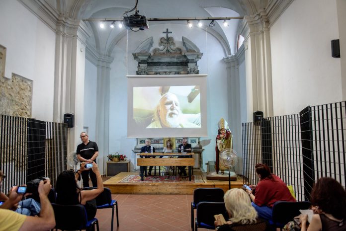 TERNI, omaggio alla Costituzione della Repubblica Italiana su ponte  Garibaldi