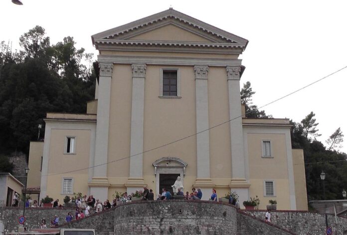 Addio a Benedetto XVI: il cordoglio e il ricordo di mons. Repole - Diocesi  di Torino