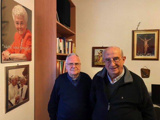 Mons. Giuseppe Ricci insieme al parroco di Ponte Felcino mons. Alberto Veschini